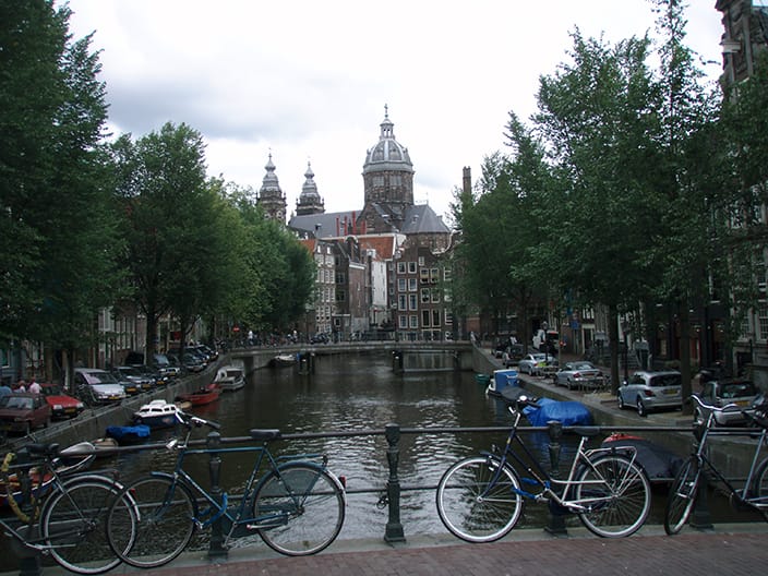 holanda-amsterdam-canal y basilica de san nicolas